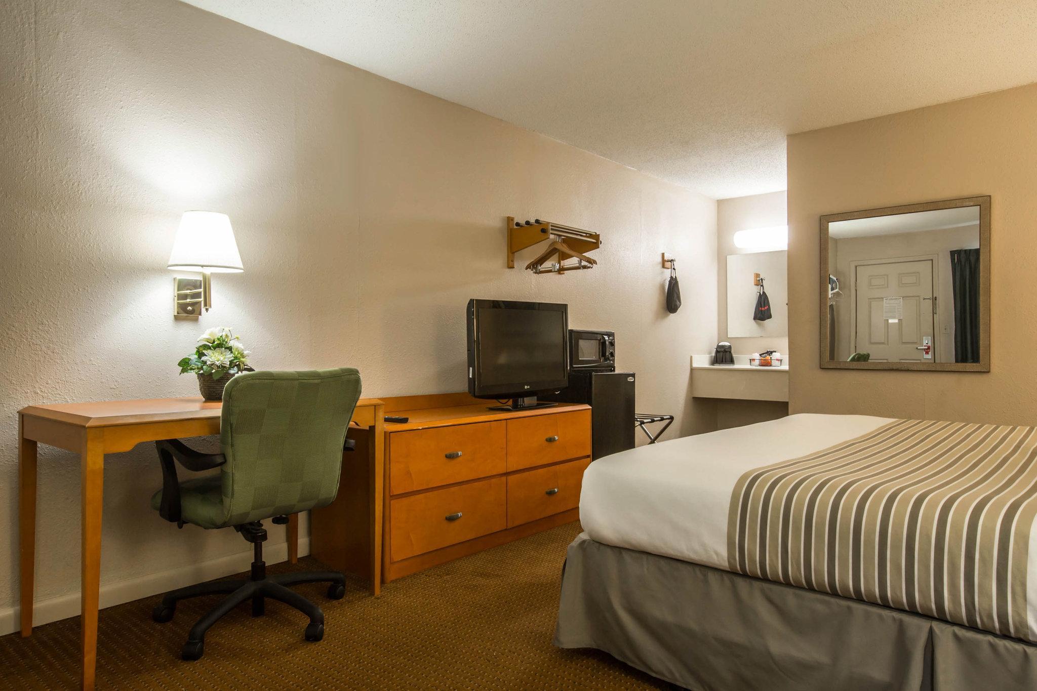 Econo Lodge Inn & Suites At Fort Moore Columbus Luaran gambar